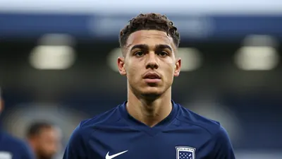 Falkirk secure loan deal for Ipswich midfielder Fin Barbrook